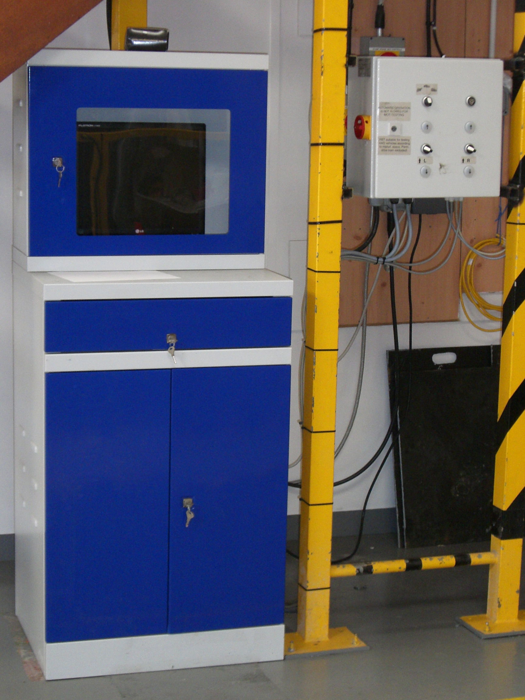 MOT Testing Lane Classes 1, 2, 3, 4, 5, 7 and Coaches, Swift Taxis, Gt