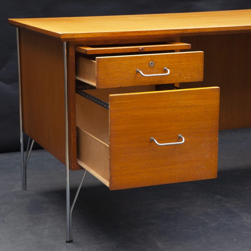 Vintage Small Teacher Desk in Oak Elverum