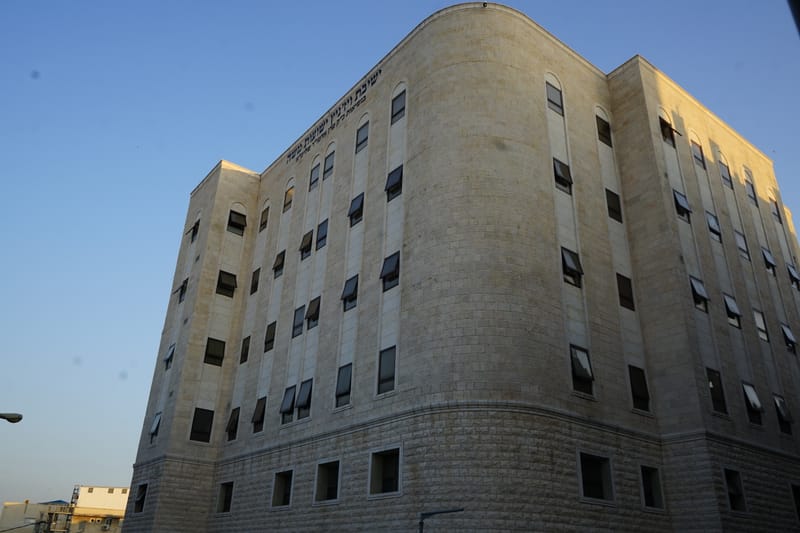 שלמה המלך מוסדות ויזניץ