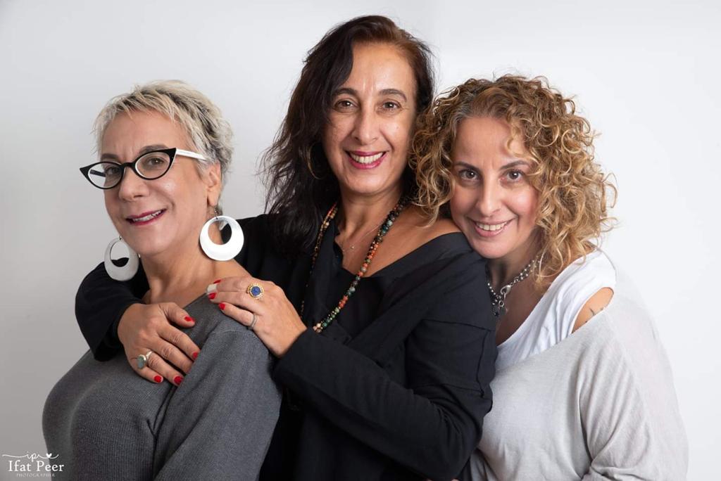 נשים, אמהות, יחסים במשפחה , הורות