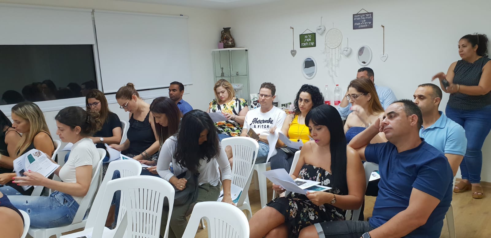 הורות למתבגרים, הנחיית הורים, העצמה בהורות, ערך עצמי