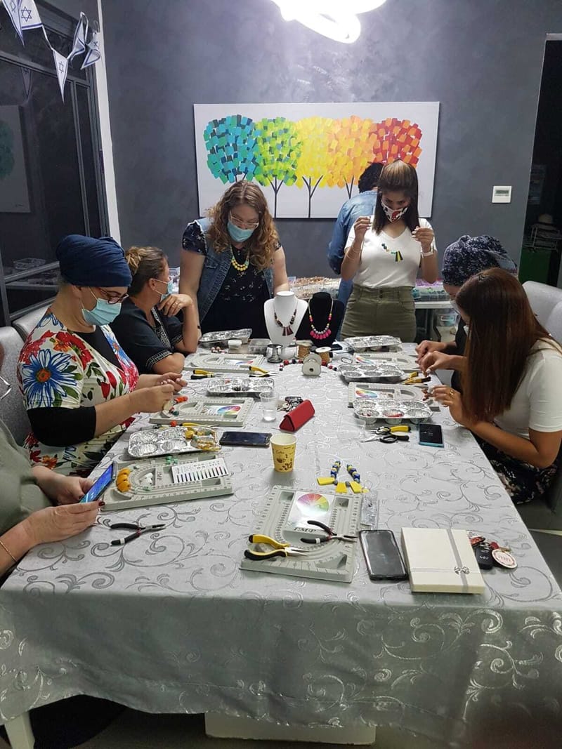 סדנה לעיצוב תכשיטי נוכחות - סדנת הדגל מבית "מרגליות"📿