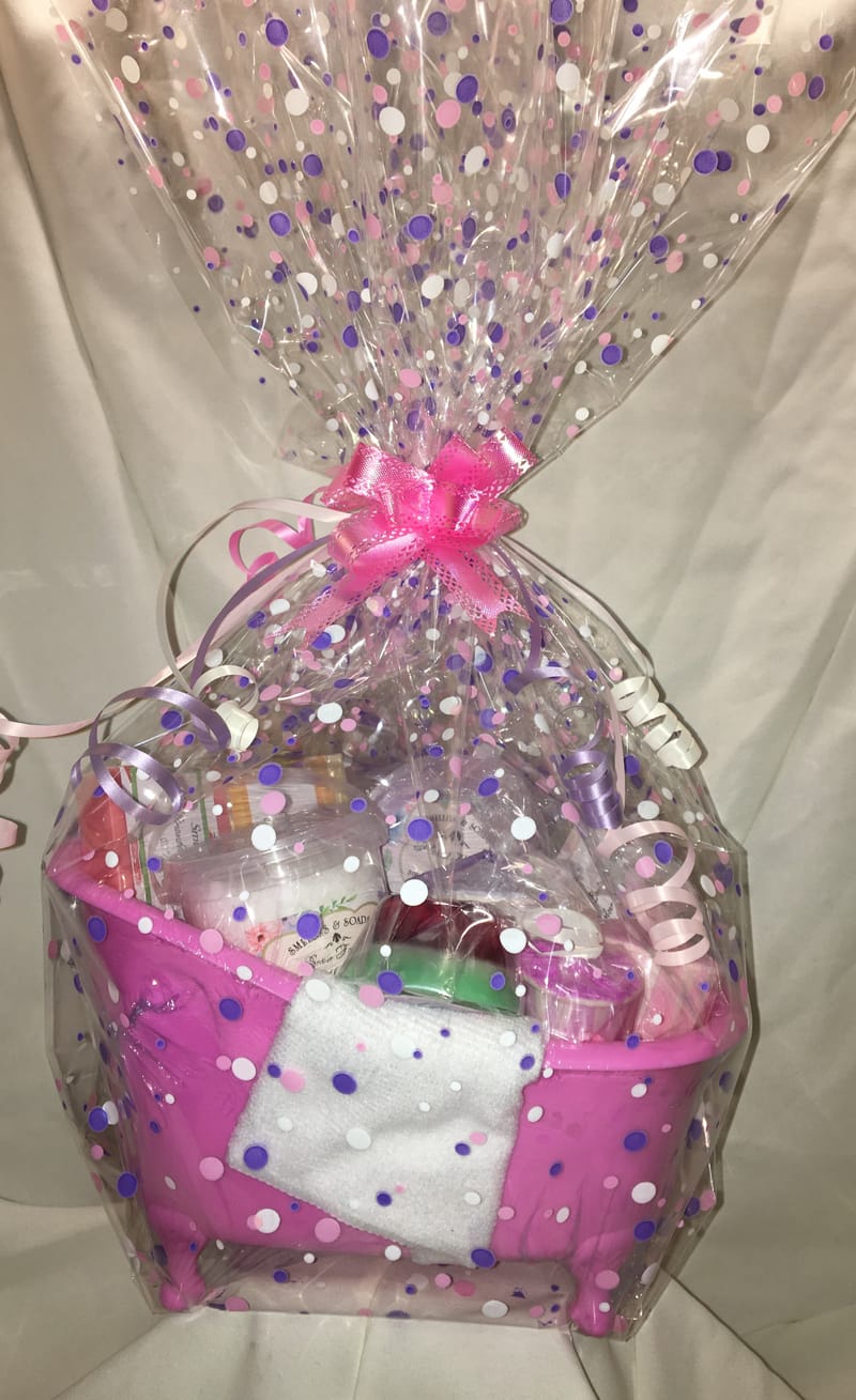 Gift Bath Tubs, Baskets , Gift Bags & Boxes - Smellies and Soap