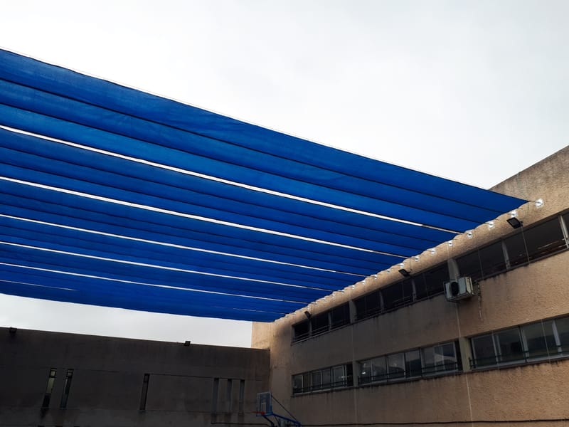 נפתח נסגר -כפר חב"ד